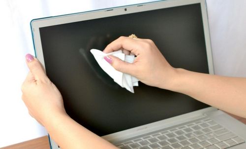 Чем протирать монитор компьютера в домашних условиях: как почистить экран телевизора, чем очистить ЖК