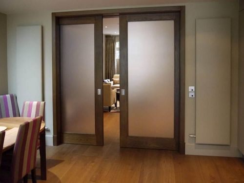 Двери раздвижные в зал: гостиная купе, распашная дверь, фото и дизайн, размер и интерьер