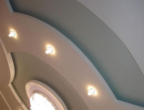 Двухуровневые потолки из гипсокартона: дизайн и эскизы, виды монтажа, примеры на фото и видео