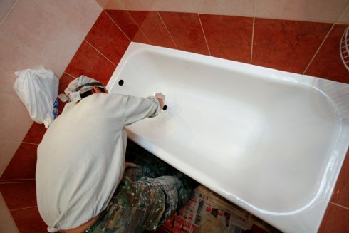 Эмалировка чугунных ванн своими руками: методы реставрации