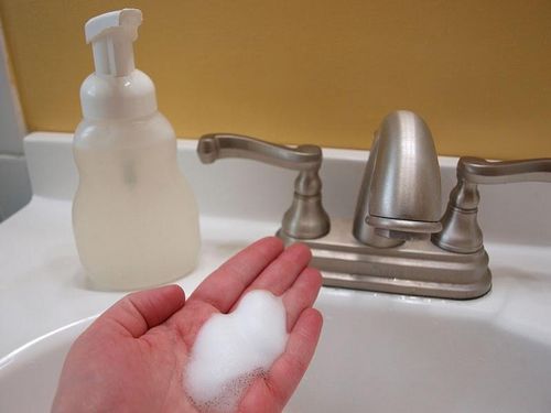 Как делать жидкое мыло: из чего в домашних условиях, варка и что делать если выпил ребенок, делаем из обмылков