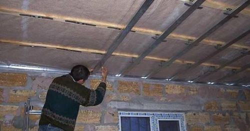 Как сделать потолок на даче своими руками?