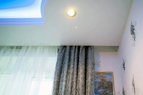 Карнизы для подвесных потолков: закарнизная подсветка светодиодной лентой, полиуретановый для высоких, гибкий