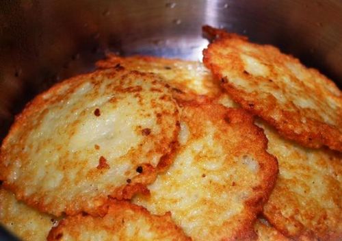 Картофельные оладьи: рецепт из пюре или тертой картошки, фото, как приготовить с грибами в Макдональдсе