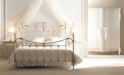 Кованая мебель для спальни: фото дизайна кровати в интерьере, гарнитуры
