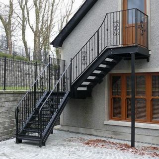 Наружные лестницы к частному дому своими руками: фото, устройство конструкции, особенности строительства
