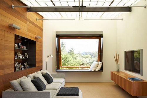 Оформление окна в гостиной в современном стиле: декор комнаты, фото стен, современные идеи