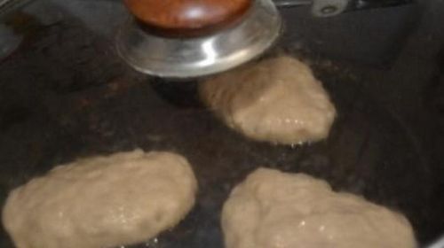 Оладьи на воде: рецепт оладушек с яйцами, как приготовить и сделать, как заводить тесто из муки, на кефире и с кипятком