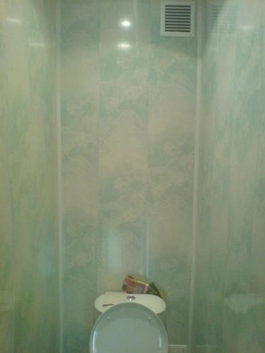 Отделка туалета пластиковыми панелями фото и дизайн: ремонт ПВХ стен ванной и санузла, интересные идеи обшивки