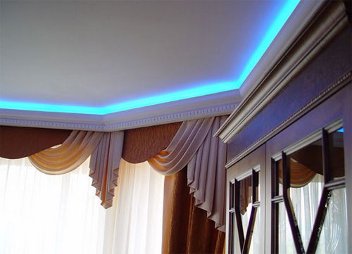 Потолочный плинтус для подсветки - преимущества полиуретанового материала, фотографии и видео