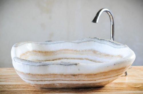Раковина из камня: натуральный мрамор для ванной комнаты, оникс и каменный умывальник в виде травертина