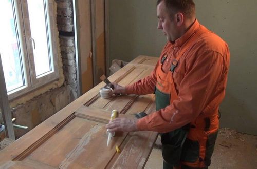 Реставрация деревянных дверей: межкомнатные своими руками, старые отреставрировать, видео в домашних условиях