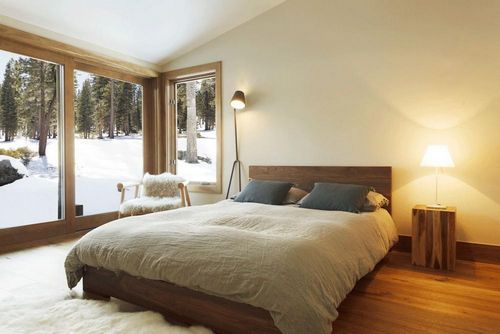 Спальня просто и со вкусом фото: интерьер и дизайн, маленькая кровать попроще, стильный ремонт своими руками