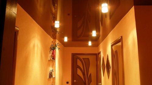Светильник на потолок в коридор: подсветка и освещение, фото прихожей, натяжные и расположение точечных