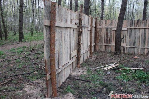 Забор из деревянных щитов