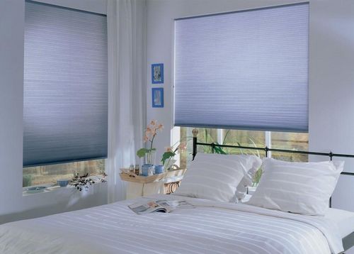Жалюзи в спальню: фото пластиковых окон, красивые и современные шторы 2017, вертикальные и горизонтальные в интерьере