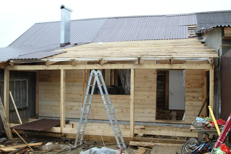 Крыша пристройки к деревянному дому