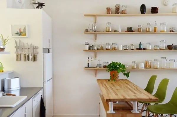 Как обыграть пустую стену на кухне - идеи дизайна и украшений