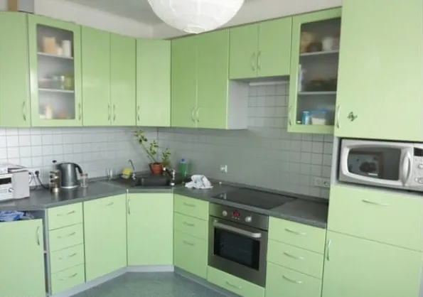 угловая зелёная кухня своими руками