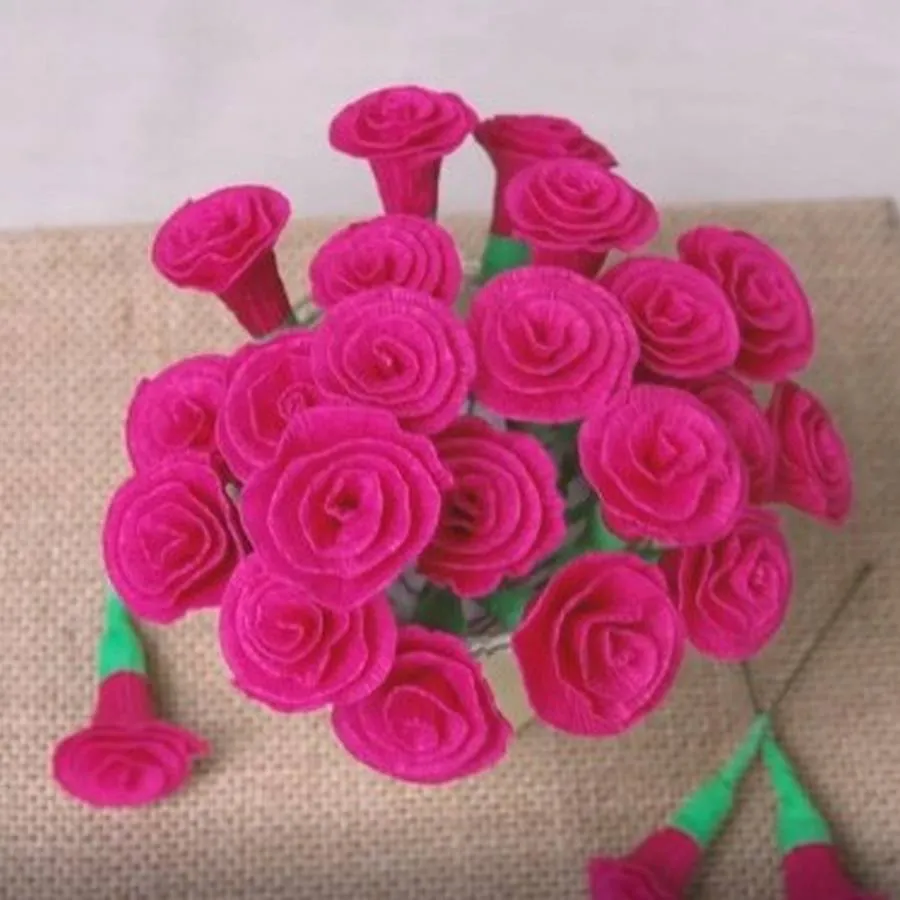 маленькие розы из гофрированной бумаги