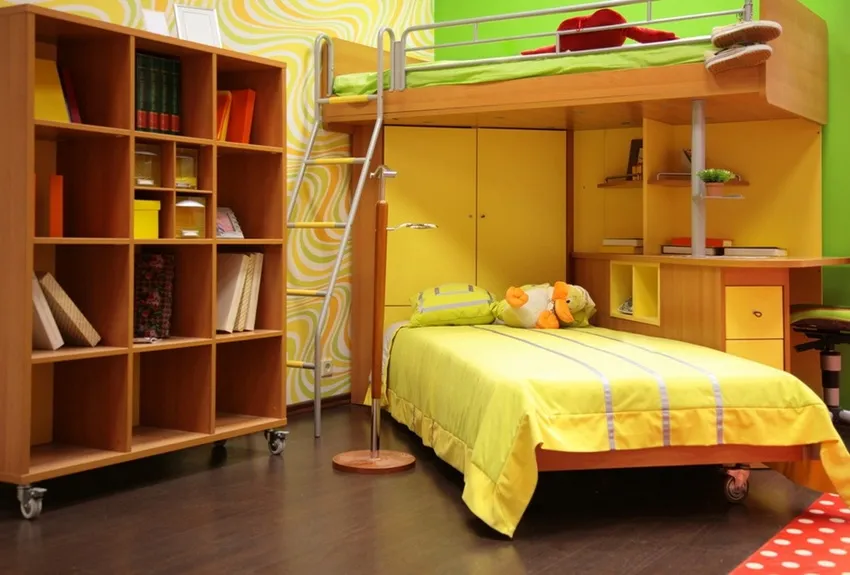 Модульные кровати со шкафом и столом позволяют рационально использовать пространство в детской комнате
