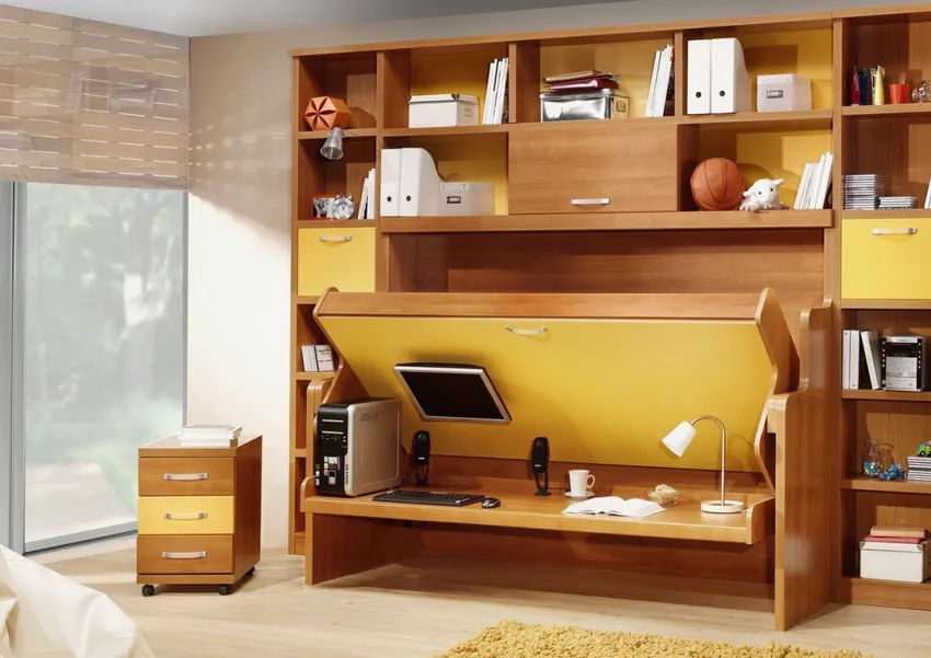 Встроенная кровать может быть одновременно и столиком, и шкафом или диваном, в зависимости от ситуации