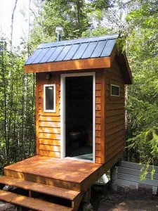 Так сколько стоит же такой дачный деревянный туалетный домик