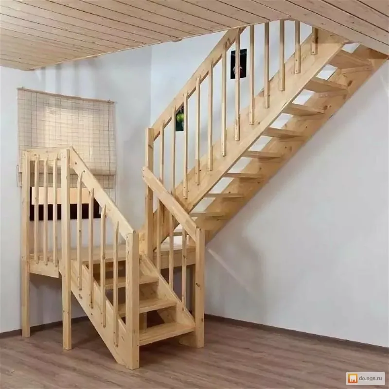 Деревянная лестница с площадкой