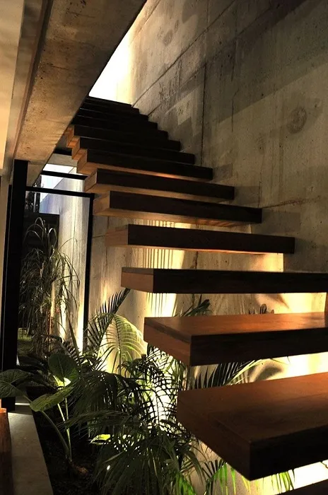 Левитирующая лестницы выглядят стильно и необычно практически в любом интерьере.