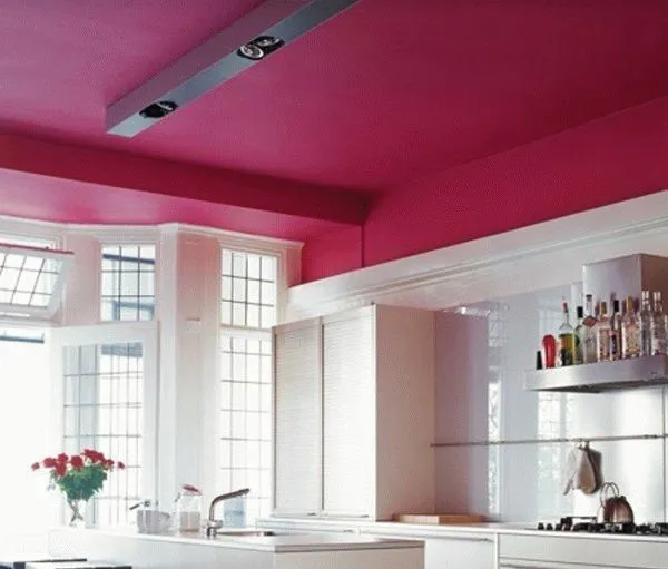 Покраска потолков на кухне
