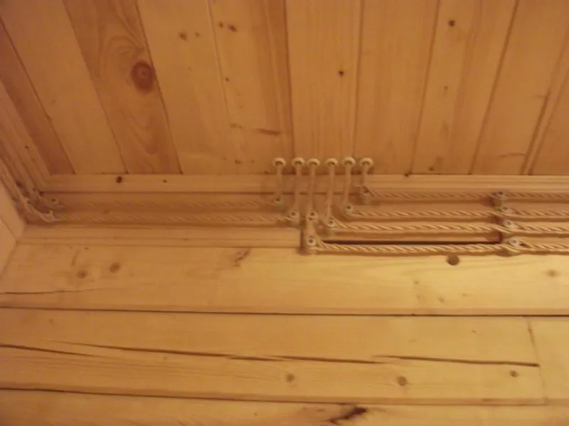 Наружная проводка в деревянном доме