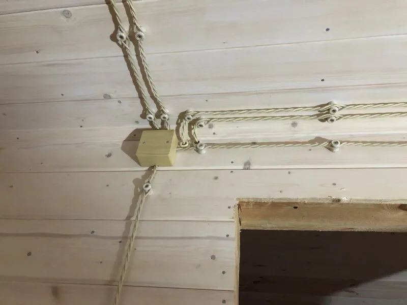 Монтаж ретро электропроводки в деревянном доме