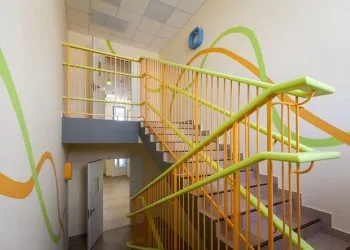 оформление стены в детском саду лестница
