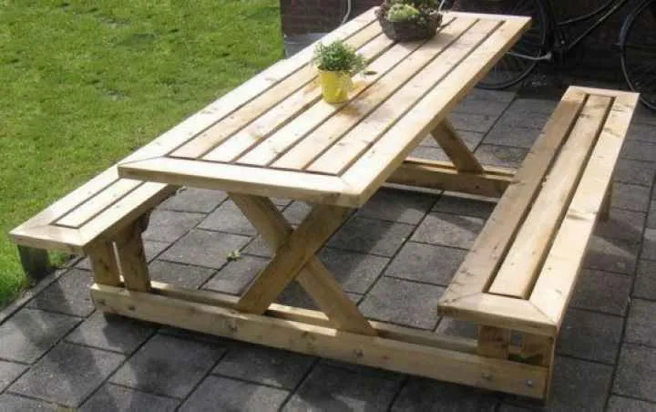 Садовый стол из дерева со скамейками