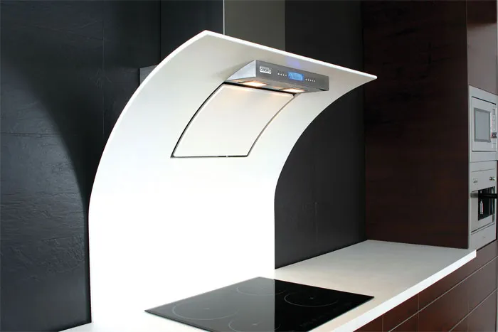 Пристенная кухонная вытяжка с сенсорной панелью