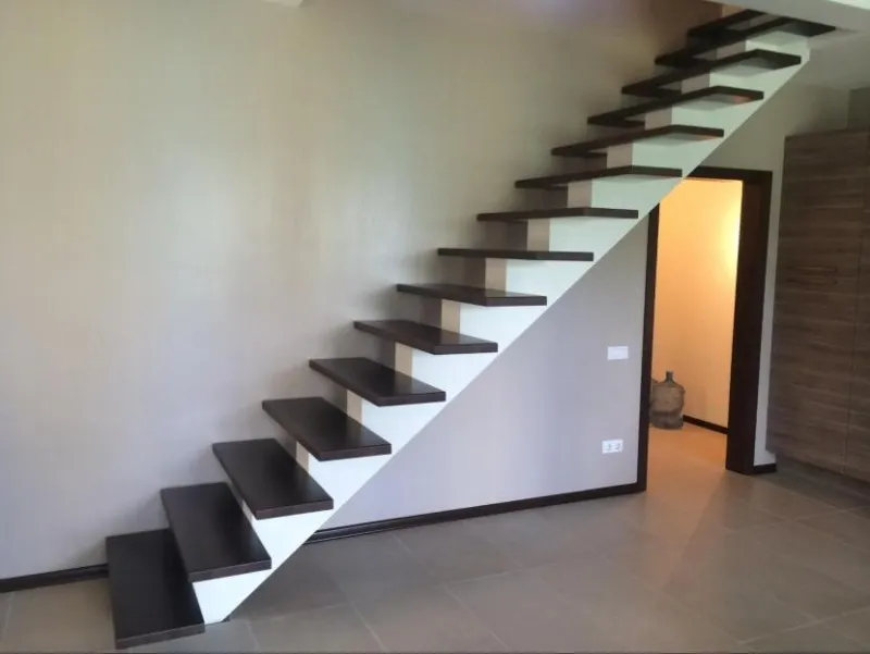 Комбинированная лестница на 2 этаж