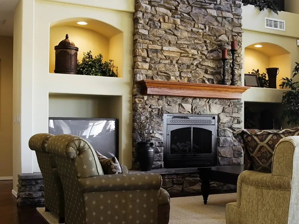 Электрокамин с телевизором в интерьере: топ идей