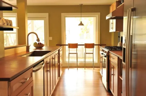 Дизайн двухрядной кухни - варианты планировок на 2 стороны