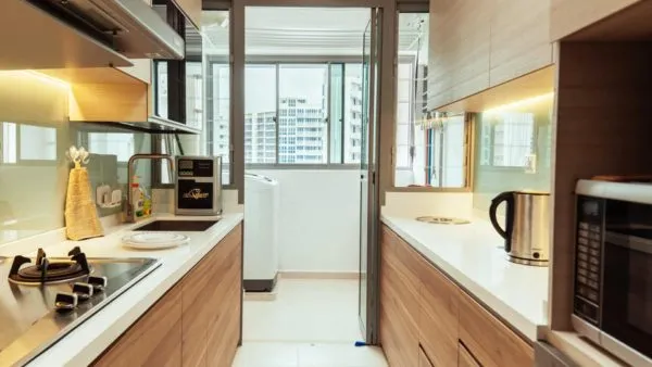 Дизайн двухрядной кухни - варианты планировок на 2 стороны