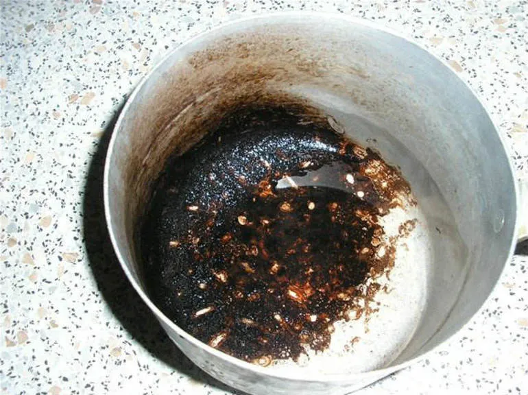 Как очистить кастрюлю от пригоревшего варенья