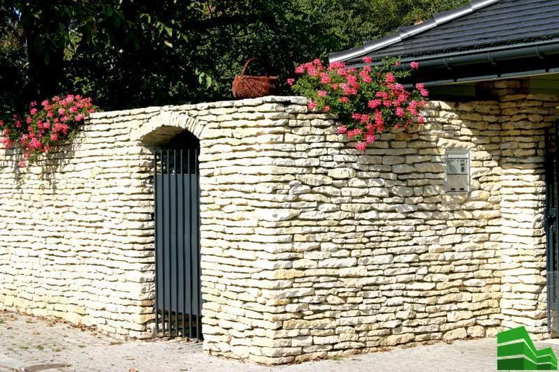 красивый забор из камня