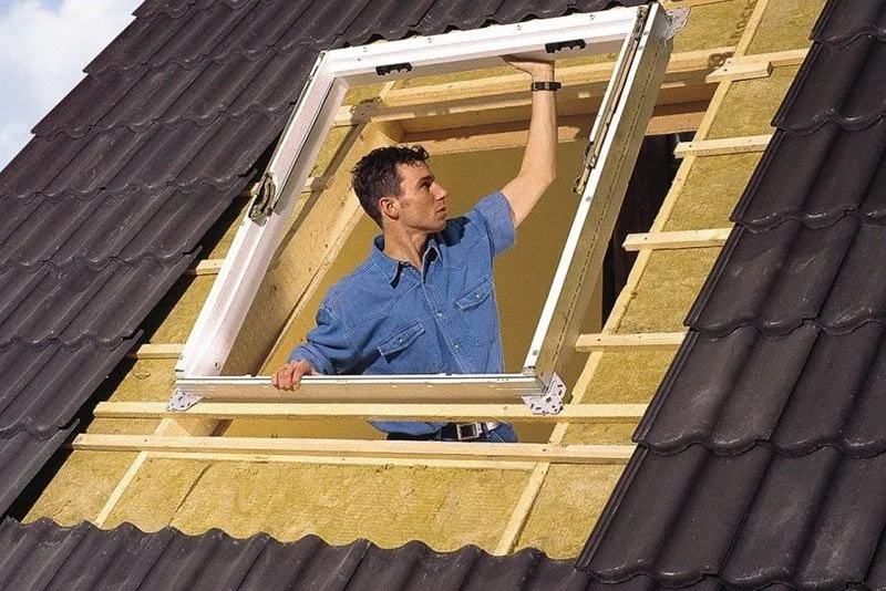 Монтаж окна на крышу