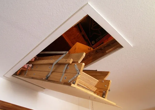 откидная чердачная лестница в частном доме