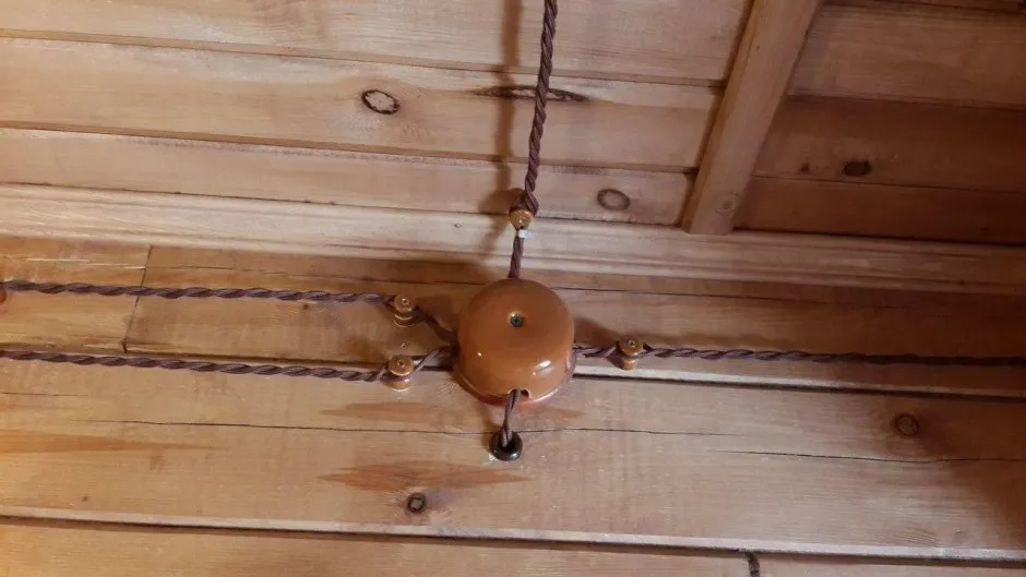 Электрика под старину в деревянном доме