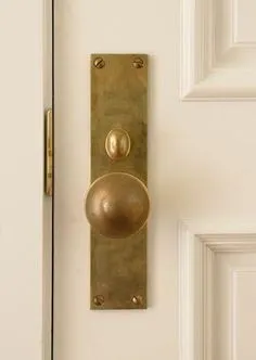 Brass Cabinet Knob, Brass Door Handles, Brass Knobs Kitchen, Entry Door Handles, Cabinet Hardware, Decoration Christmas, Home Decoration, Decoration Inspiration, Bathroom Doors