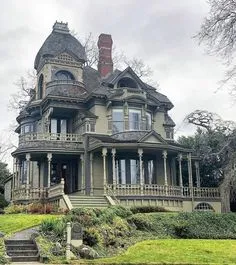 Victorian Homes Exterior, Victorian Style Homes, Dream House Exterior, Victorian Houses, Victorian Era, Victorian Buildings, Steampunk House Exterior, Victorian Mansion Aesthetic, Old Victorian Mansions