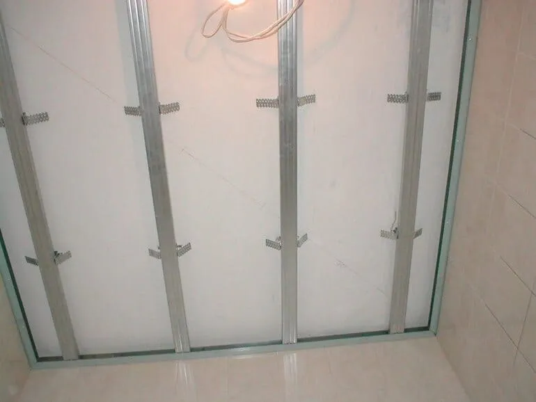 Металлический каркас для ПВХ панелей в ванной