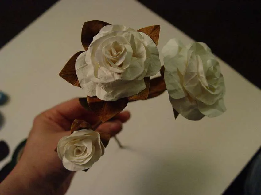 простой способ сделать розу из бумаги