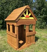 детский деревянный домик выше всех