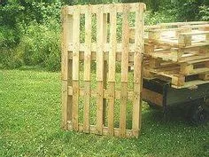 Building a fence from recycled wooden pallets Pallet Projects Garden, Dyi Projects